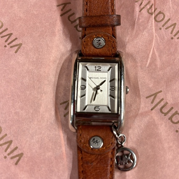 MICHAEL KORS MK-2185 Quartz Rectangular Unisex Wristwatch - Picture 7 of 8